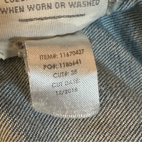 Torrid Plus Size 4 / 4X Jean Jacket Medium Wash Denim Stretch Trucker Blue - Picture 9 of 12